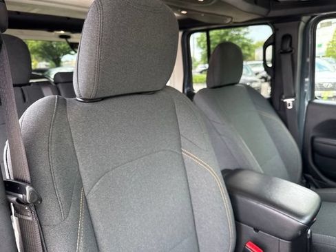 Used 2024 Jeep Wrangler Unlimited AWD/4WD image 28