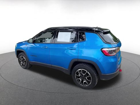 Used 2025 Jeep Compass Trailhawk AWD/4WD image 9