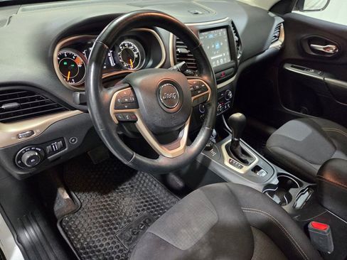 Used 2016 Jeep Cherokee Latitude w/ Comfort/Convenience Group image 5