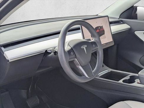 Used 2022 Tesla Model Y Long Range AWD/4WD image 10