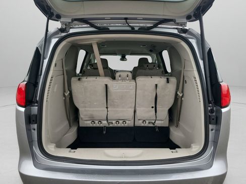 Used 2021 Chrysler Voyager Lxi image 7