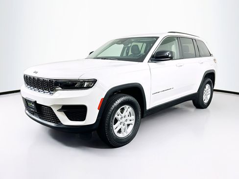 Used 2023 Jeep Grand Cherokee Laredo w/ Luxury Tech Group I AWD/4WD image 3