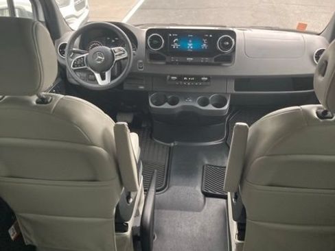 Used 2022 Mercedes-Benz Sprinter 3500 image 14