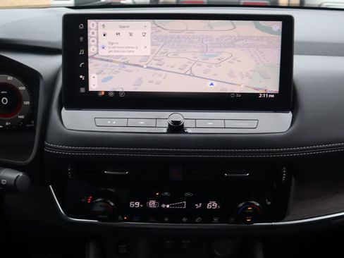 Used 2024 Nissan Rogue Platinum w/ Platinum Premium Package image 16