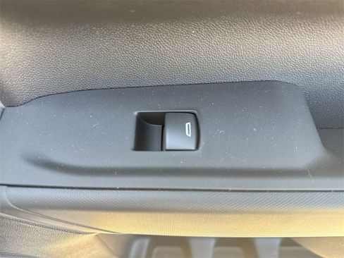 Used 2025 Chevrolet Silverado 1500 W/T image 31