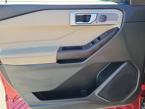 Used 2020 Ford Explorer Limited image 11