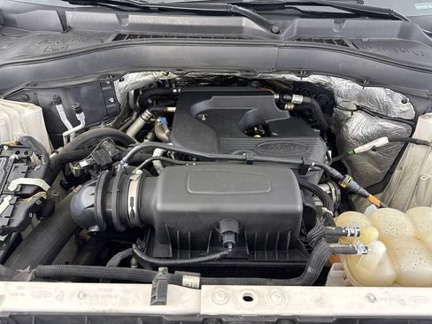 Used 2020 Ford Explorer XLT w/ Equipment Group 202A AWD/4WD image 22