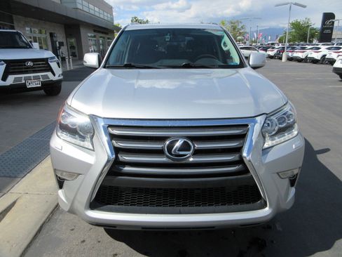 Used 2014 Lexus GX 460 w/ Premium Package AWD/4WD image 14