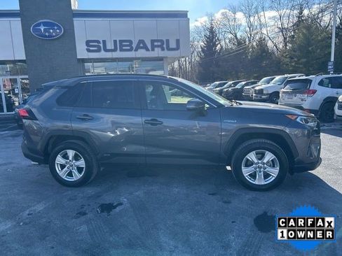 Used 2021 Toyota RAV4 XLE image 2