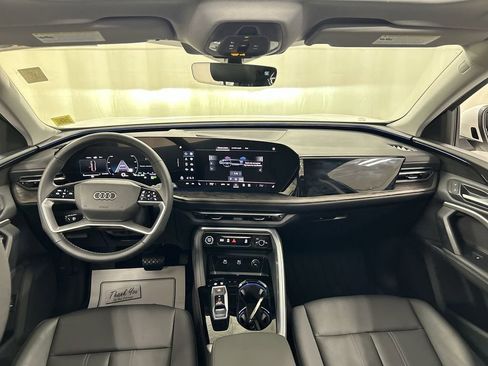 Used 2025 Audi Q5 Premium w/ Convenience Package image 19