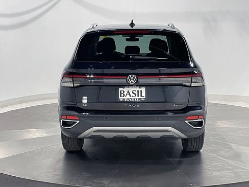 Used 2025 Volkswagen Taos SE AWD/4WD image 12