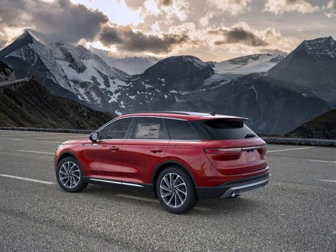 New 2026 Lincoln Corsair Premiere image 4