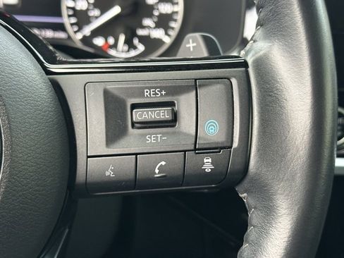 Used 2022 Nissan Pathfinder SV image 39