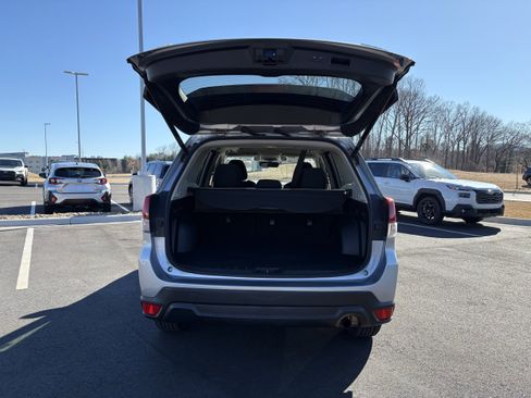 Used 2019 Subaru Forester Premium image 11