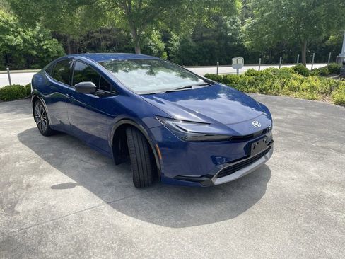 Used 2024 Toyota Prius XLE FWD image 6