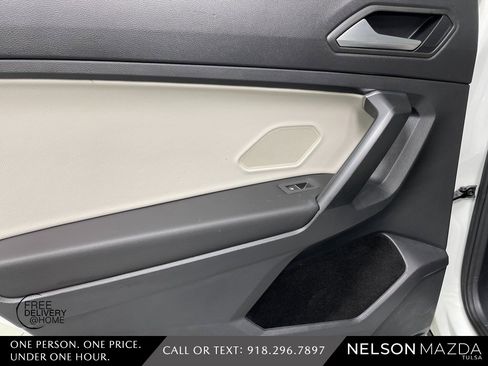 Used 2021 Volkswagen Tiguan SE w/ Panoramic Sunroof Package image 34