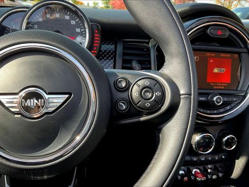 Used 2017 MINI Cooper S image 21