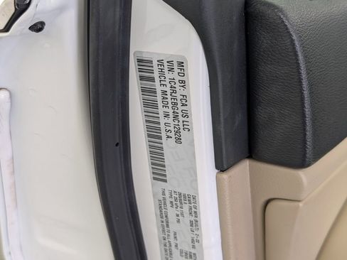 Used 2022 Jeep Grand Cherokee Limited image 39