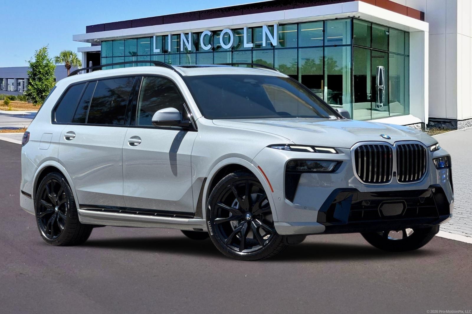 Used 2024 BMW X7 xDrive40i w/ M Sport Package AWD/4WD image 2