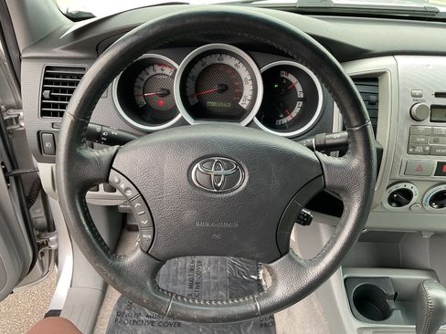 Used 2011 Toyota Tacoma 4x4 Double Cab w/ SR5 Pkg #2 image 17