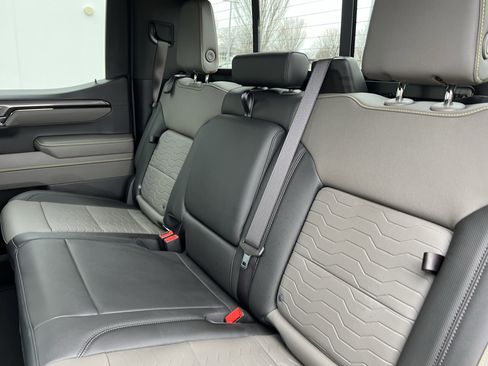 Used 2025 Chevrolet Silverado 1500 ZR2 w/ Technology Package image 32