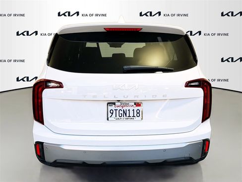 Certified 2025 Kia Telluride LX image 7
