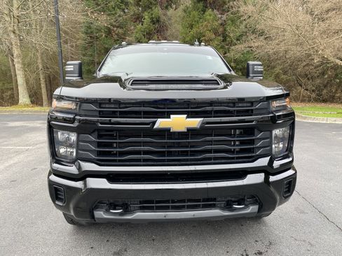 Used 2024 Chevrolet Silverado 2500 Custom w/ Custom Convenience Package image 3