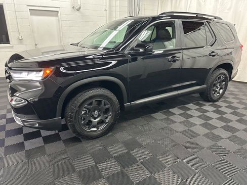 Used 2024 Honda Pilot TrailSport image 5