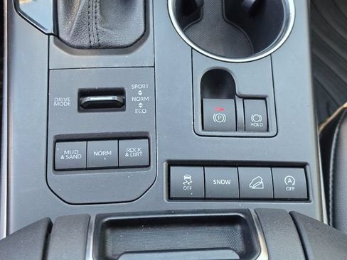 Used 2021 Toyota Highlander XLE AWD/4WD image 26