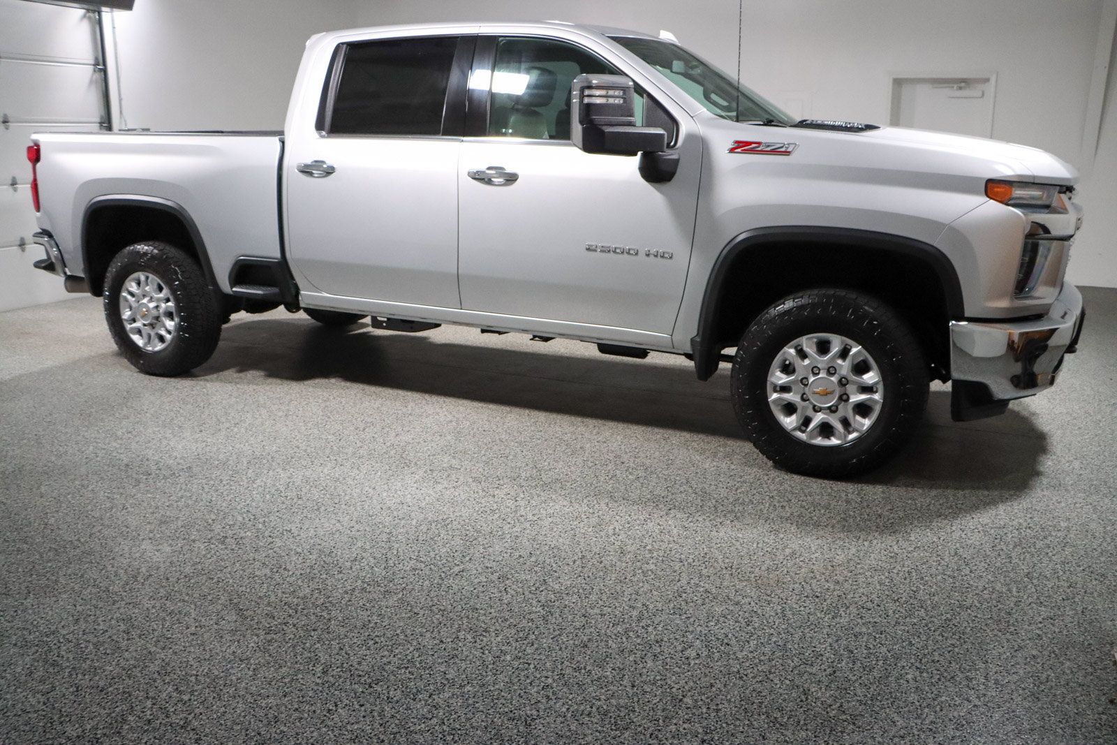 Used 2022 Chevrolet Silverado 2500 LTZ w/ Z71 Off-Road Package AWD/4WD image 6