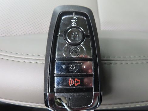 Used 2025 Lincoln Corsair Premiere w/ Jet Appearance Package image 65