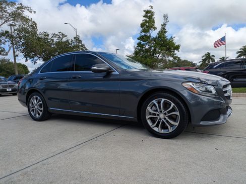 Used 2015 Mercedes-Benz C 300 4MATIC Sedan image 2