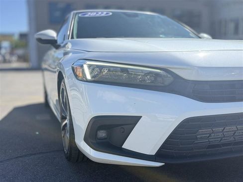 Used 2022 Honda Civic Touring image 10
