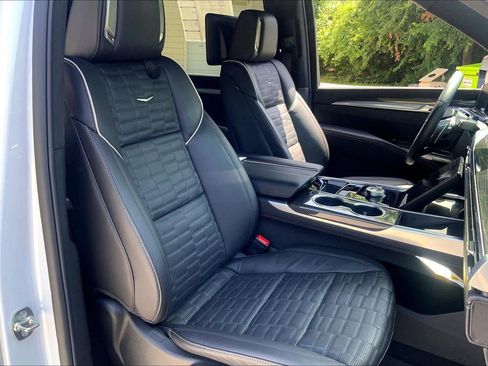 Certified 2026 Cadillac Escalade ESV V AWD/4WD image 7