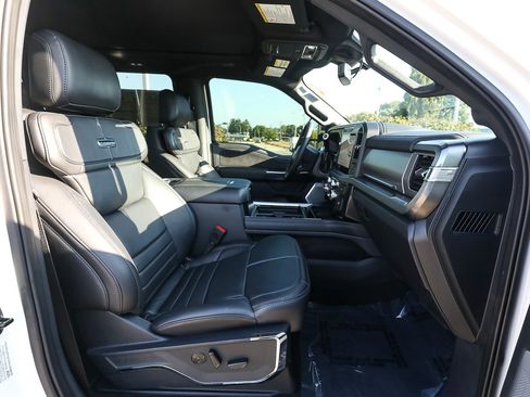Certified 2025 Ford F250 Platinum AWD/4WD image 22