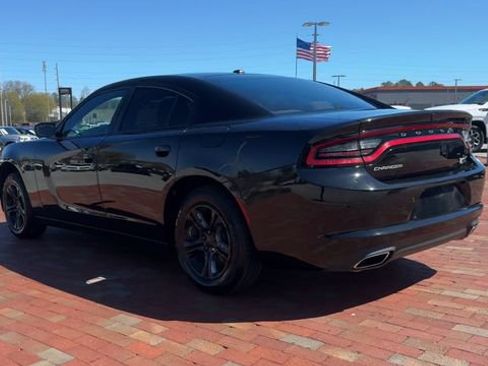 Used 2022 Dodge Charger SXT RWD image 9