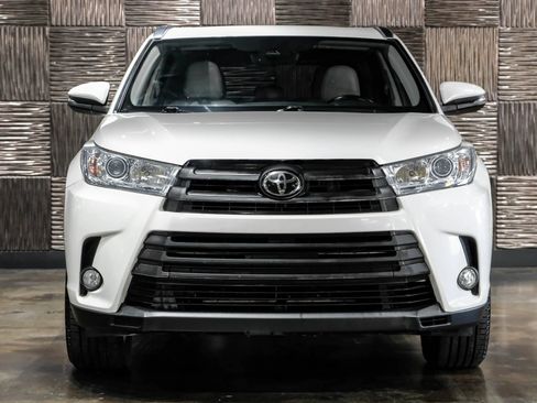 Used 2018 Toyota Highlander XLE w/ Protection Package #3 AWD/4WD image 6