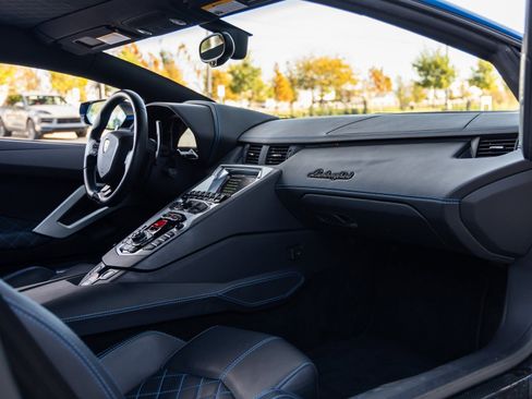 Used 2018 Lamborghini Aventador S image 42