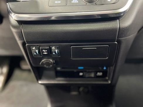 Used 2019 Toyota Sienna SE Premium image 27