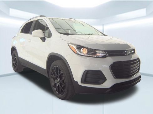 Used 2022 Chevrolet Trax LT w/ Driver Confidence Package image 6