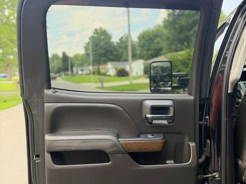 Used 2017 GMC Sierra 3500 Denali w/ Duramax Plus Package AWD/4WD image 18
