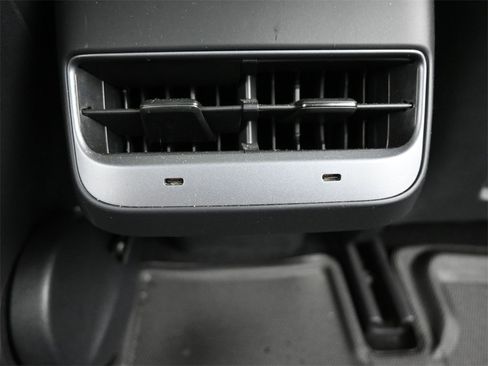 Used 2023 Tesla Model 3 Performance image 13