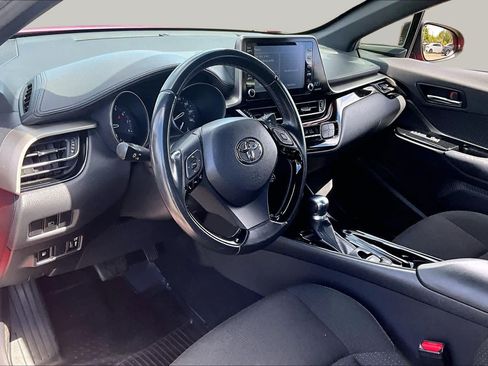 Used 2019 Toyota C-HR XLE FWD image 17