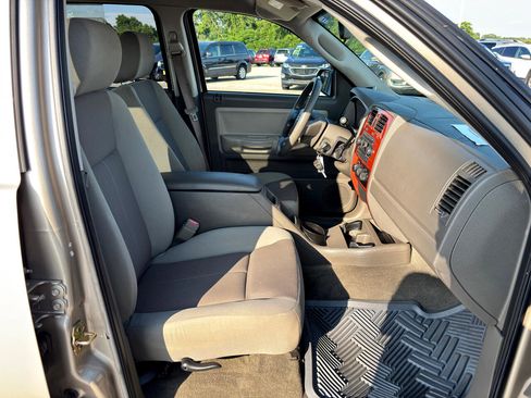 Used 2005 Dodge Dakota SLT image 23