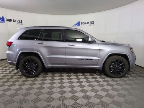 Used 2021 Jeep Grand Cherokee Laredo X image 9