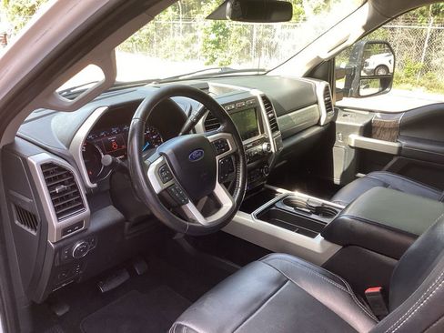 Used 2019 Ford F250 Lariat w/ Lariat Ultimate Package AWD/4WD image 28