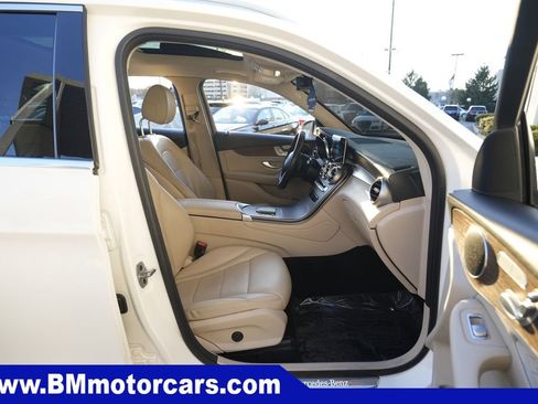 Used 2022 Mercedes-Benz GLC 300 4MATIC w/ Premium Package Lite image 33