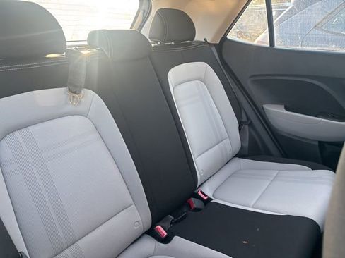 Used 2024 Hyundai Venue SEL image 12