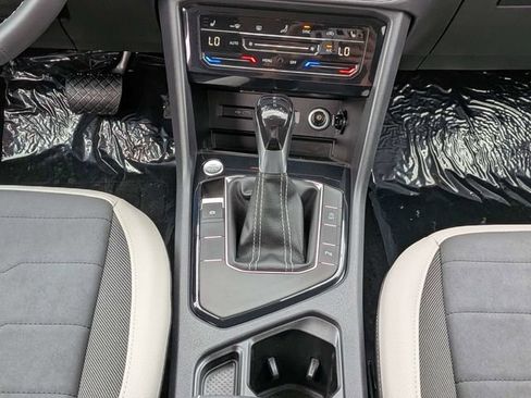 New 2026 Volkswagen Taos SE FWD image 19