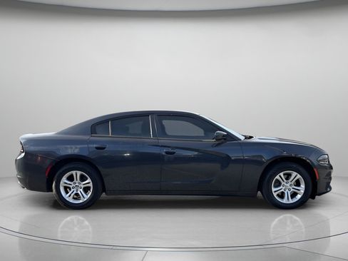 Used 2019 Dodge Charger SXT image 2